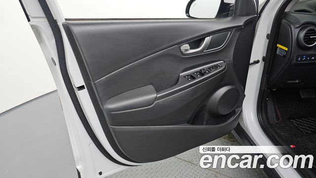 Hyundai Kona 1.6 Turbo 2WD Modern Art 2018 — фото 24