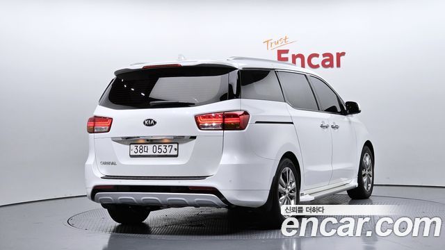 Kia Carnival 9-seater Noblesse 2016 — фото 2