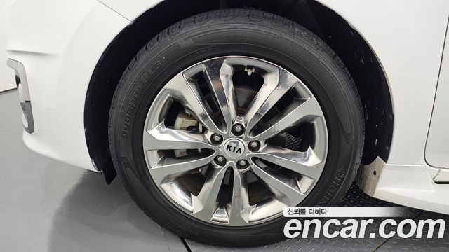 Kia Carnival 9-seater Noblesse 2016 — фото 5