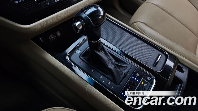 Kia Carnival 9-seater Noblesse 2016 — фото 9