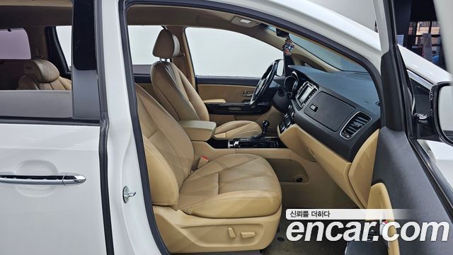 Kia Carnival 9-seater Noblesse 2016 — фото 11