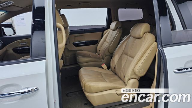 Kia Carnival 9-seater Noblesse 2016 — фото 12