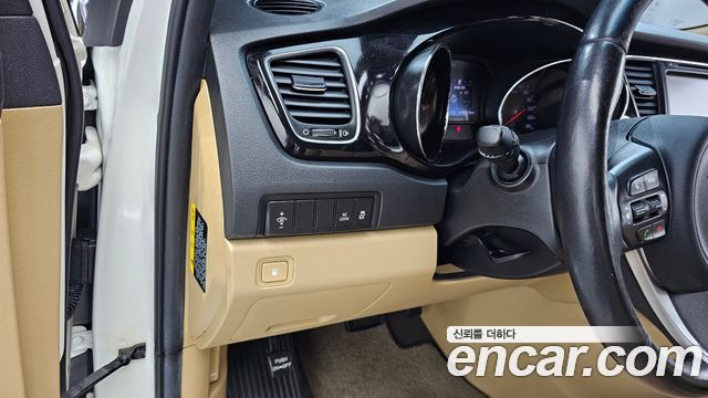 Kia Carnival 9-seater Noblesse 2016 — фото 17