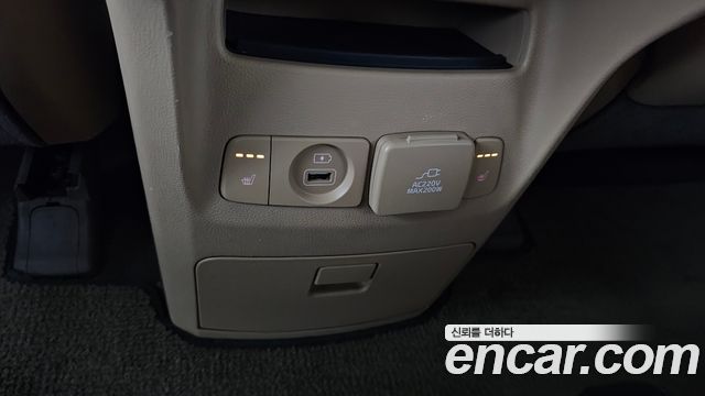 Kia Carnival 9-seater Noblesse 2016 — фото 18