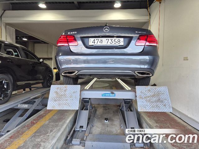 Mercedes-Benz E-Class (W212) E250 BlueTec 4MATIC AV 2015 — фото 2