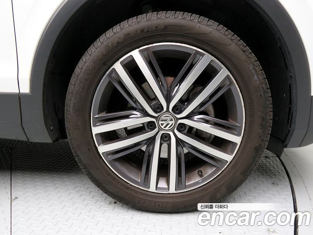 Volkswagen Tiguan Allspace 2.0 TDI Prestige 2020 — фото 24