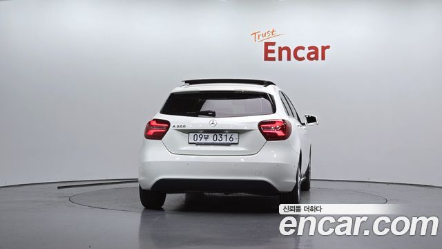 Mercedes-Benz A-Class (W176) A200 2017 — фото 4