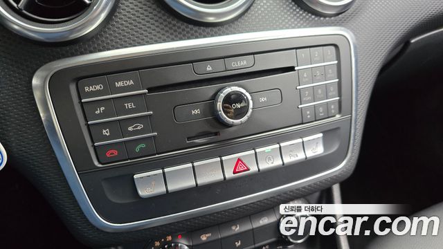 Mercedes-Benz A-Class (W176) A200 2017 — фото 17