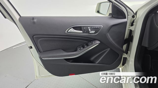 Mercedes-Benz A-Class (W176) A200 2017 — фото 24