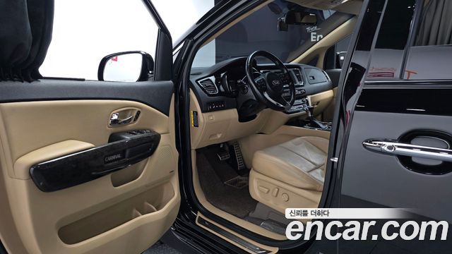 Kia Carnival 9-Seater Hi-Limousine Noblesse Special 2019 — фото 10