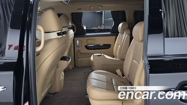 Kia Carnival 9-Seater Hi-Limousine Noblesse Special 2019 — фото 12