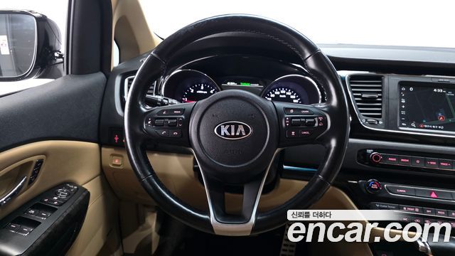 Kia Carnival 9-Seater Hi-Limousine Noblesse Special 2019 — фото 13