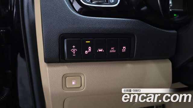 Kia Carnival 9-Seater Hi-Limousine Noblesse Special 2019 — фото 16