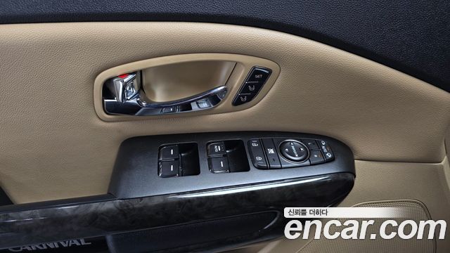Kia Carnival 9-Seater Hi-Limousine Noblesse Special 2019 — фото 17