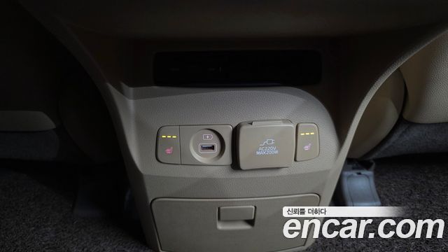 Kia Carnival 9-Seater Hi-Limousine Noblesse Special 2019 — фото 18