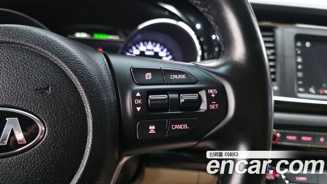 Kia Carnival 9-Seater Hi-Limousine Noblesse Special 2019 — фото 19