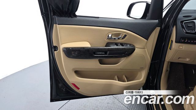 Kia Carnival 9-Seater Hi-Limousine Noblesse Special 2019 — фото 24