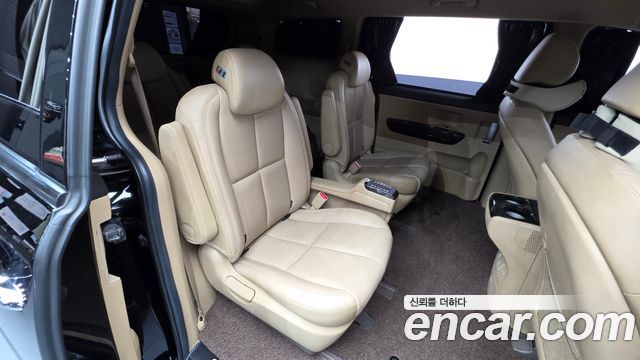 Kia Carnival 9-Seater Hi-Limousine Noblesse Special 2019 — фото 26