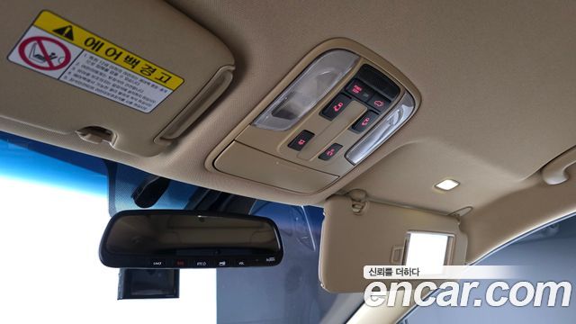 Kia Carnival 9-Seater Hi-Limousine Noblesse Special 2019 — фото 27