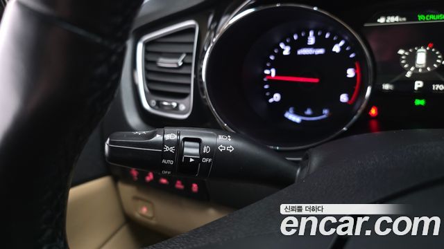 Kia Carnival 9-Seater Hi-Limousine Noblesse Special 2019 — фото 30