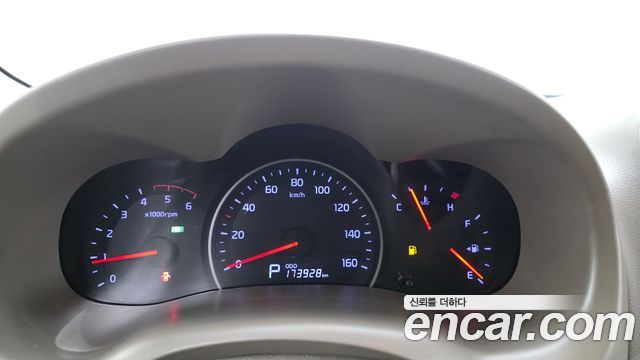 Kia Carnival R Grand Carnival HI Limousine GLX Premium 2014 — фото 8
