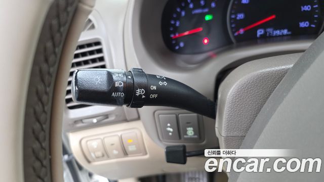 Kia Carnival R Grand Carnival HI Limousine GLX Premium 2014 — фото 32