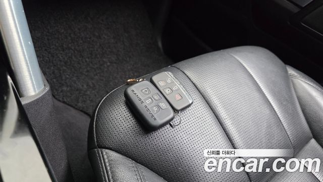 Land Rover Discovery 5 2.0 SD4 HSE 2017 — фото 17