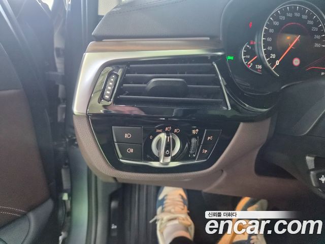 BMW 5 Series (G30) 530i Luxury Plus 2018 — фото 15