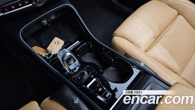 Volvo XC40 T4 Inscription 2019 — фото 9