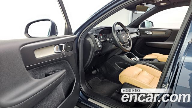 Volvo XC40 T4 Inscription 2019 — фото 10