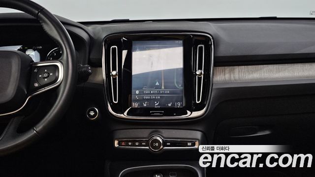 Volvo XC40 T4 Inscription 2019 — фото 15