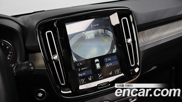 Volvo XC40 T4 Inscription 2019 — фото 16