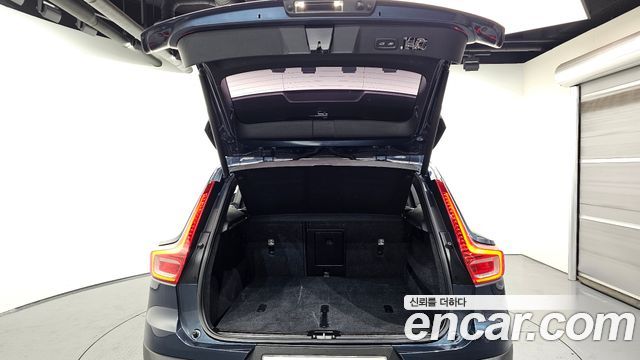 Volvo XC40 T4 Inscription 2019 — фото 20