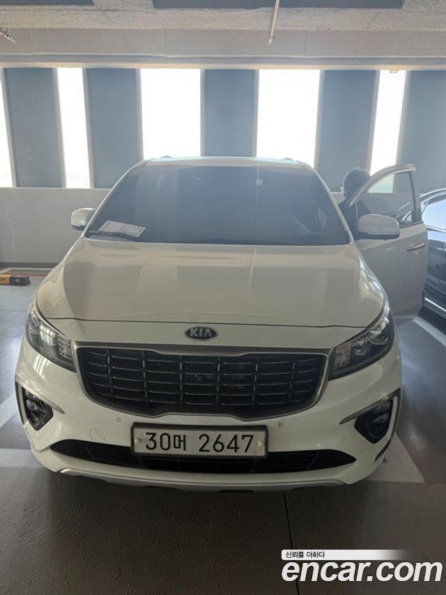 Kia Carnival 7-Seater Limousine President