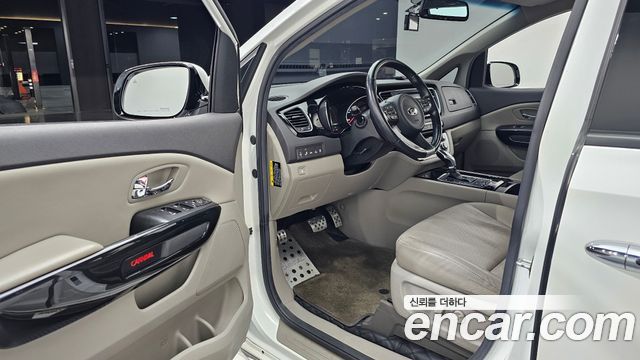 Kia Carnival 9-seater Prestige 2018 — фото 10