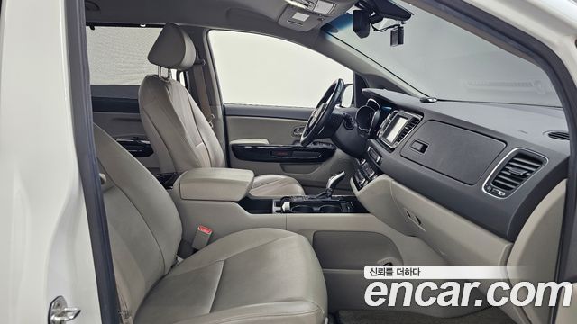 Kia Carnival 9-seater Prestige 2018 — фото 11