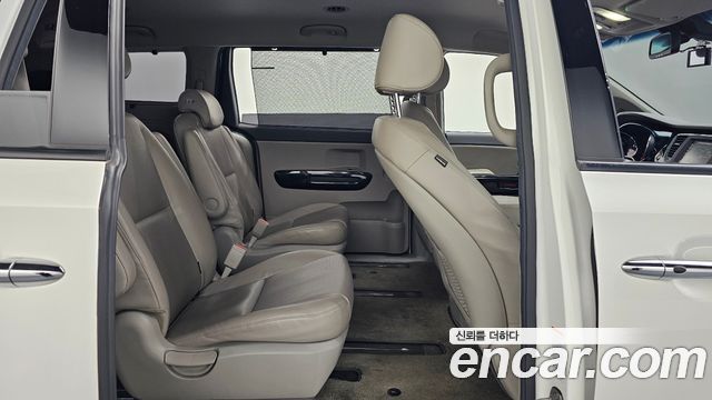 Kia Carnival 9-seater Prestige 2018 — фото 12