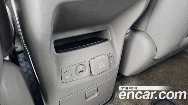 Kia Carnival 9-seater Prestige 2018 — фото 18