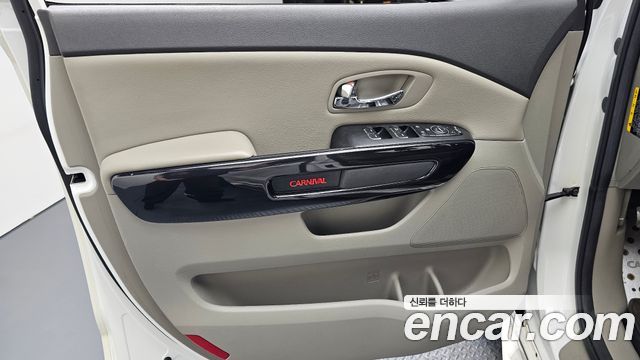 Kia Carnival 9-seater Prestige 2018 — фото 24