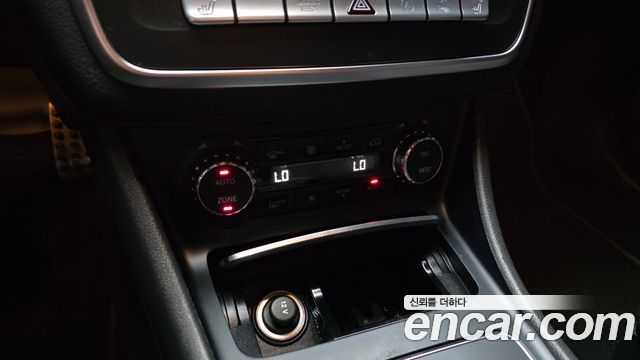 Mercedes-Benz CLA-Class (C117) CLA220 AMG Line 2019 — фото 17