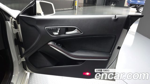 Mercedes-Benz CLA-Class (C117) CLA220 AMG Line 2019 — фото 24