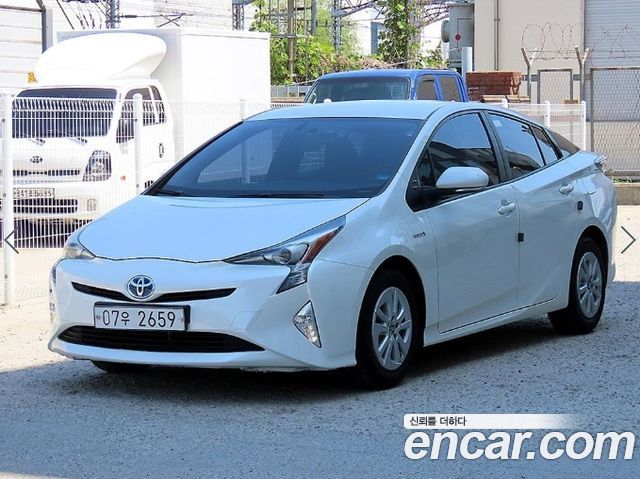Toyota Prius (IV) 1.8 2018 — фото 2