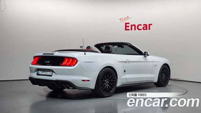 Ford Mustang GT Convertible 2022 — фото 2