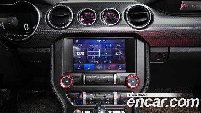 Ford Mustang GT Convertible 2022 — фото 11