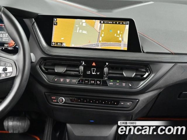BMW 1 Series (F40) 118d Sport 2020 — фото 18