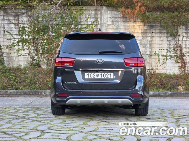 Kia Carnival 9-Seater Noblesse Special 2019 — фото 4