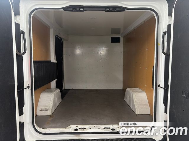 Hyundai ST1 Cargo Premium 2025 — фото 18