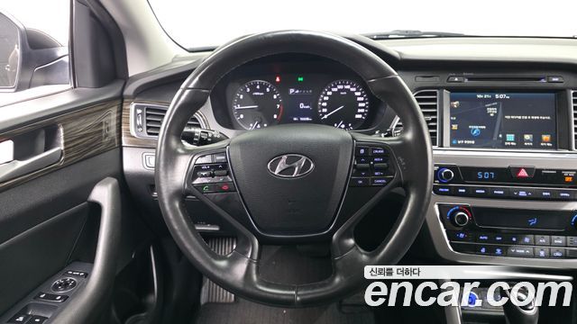 Hyundai Sonata (LF) 2.0 Smart Special 2017 — фото 13