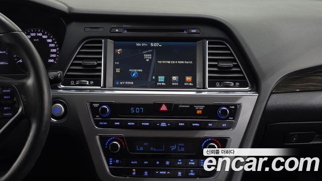 Hyundai Sonata (LF) 2.0 Smart Special 2017 — фото 14