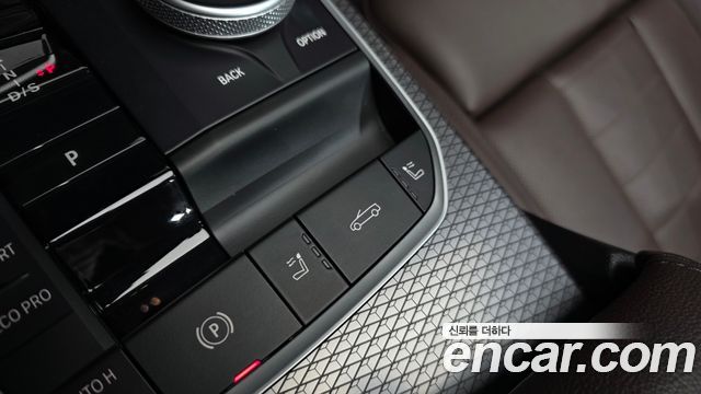 BMW 4 Series (G22) 420i M Sport Convertible 2025 — фото 16